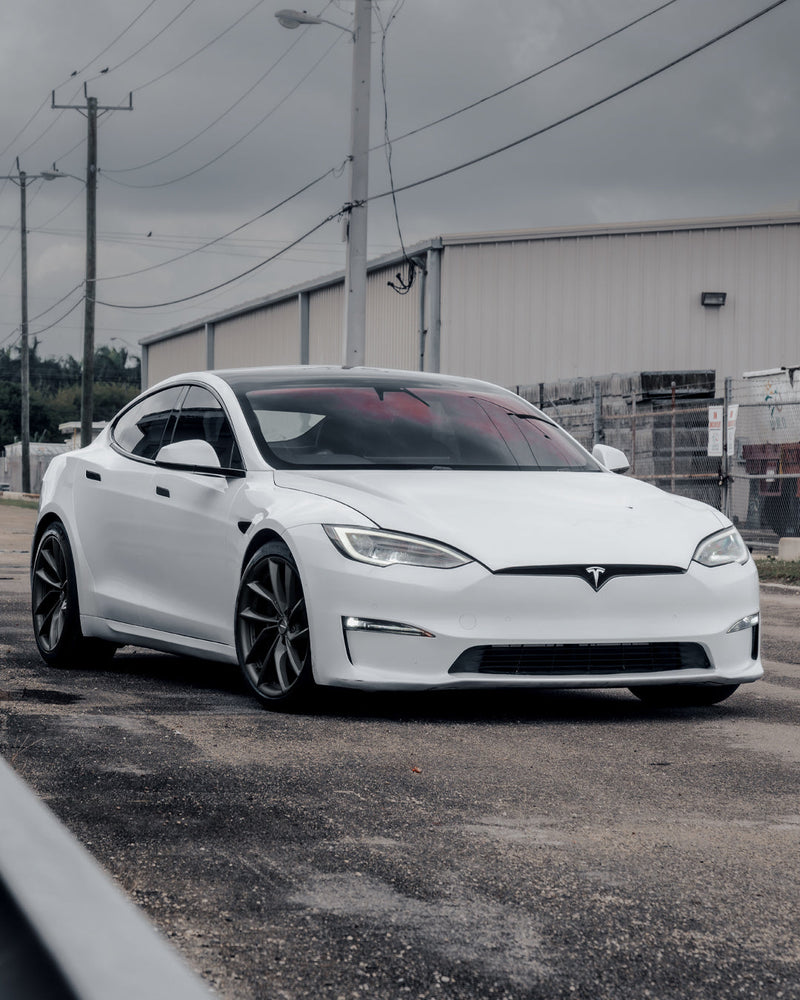 <h3>Tesla Model S</h3>